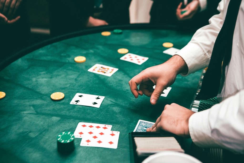 Mastering the Art of Reading Poker Tells: 8 Key Signs to Look For